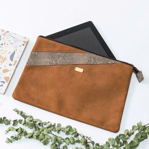 Funda de Cuero  para Laptop 13.6"     color : maiz